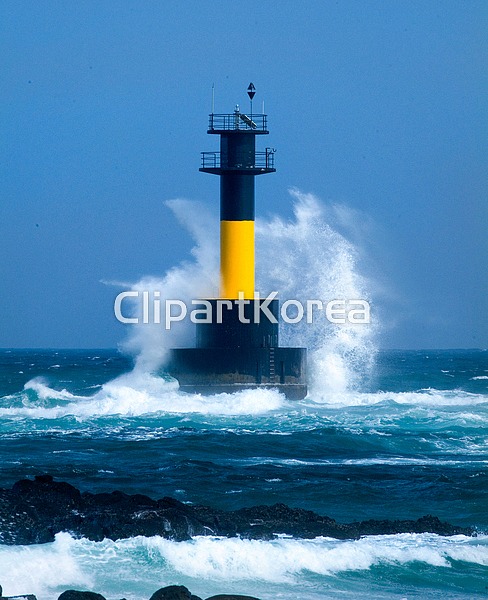 국내작가포토 - 클립아트코리아 :: 통로이미지(주) __적합한콘텐츠,고해상,낮,등대,바다,사람없음,실외,여름,제주도,제주시,튐,파도,풍경[경치],한국
