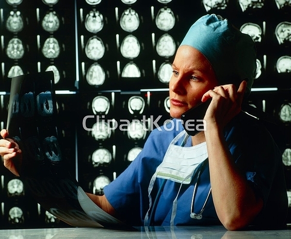 해외작가포토 - 클립아트코리아 :: 통로이미지(주) MRI,__적합한콘텐츠,건강,기술,뇌,라이트박스,의사,의약품,의학,전화기,진료,해외포토... 