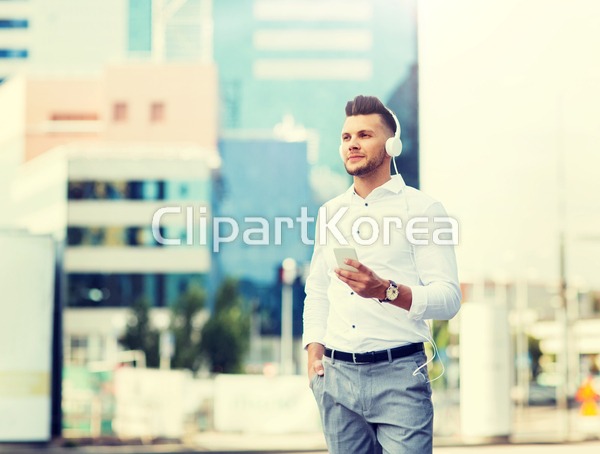 해외작가포토 - 클립아트코리아 :: 통로이미지(주) 1,거리,경영자,기술,남자,도시,듣기,라이프스타일,마을,멋,메트로섹슈얼,모바일,무전기,미남... 